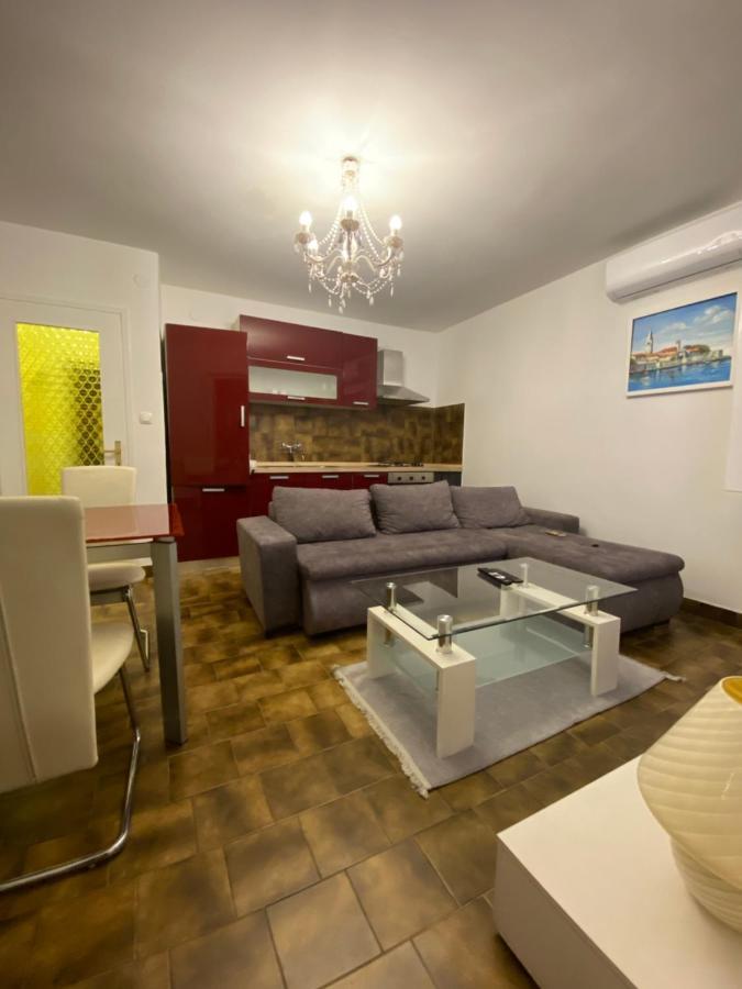 Apartman Nela Apartamento Poreč Exterior foto